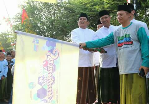 PCNU Pasuruan Gelar Gerak Jalan Sarungan, di Ikuti Ratusan Santri.