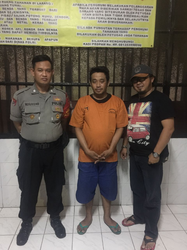 Bandar Sabu Wiyung Panik Saat di Grebek Reskoba.