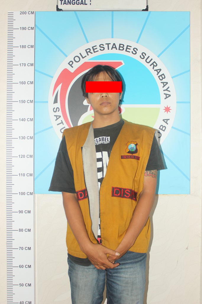 Lagi Asyik Nyabu di Ruang Tamu, Lutfi di Grebek Polisi. 