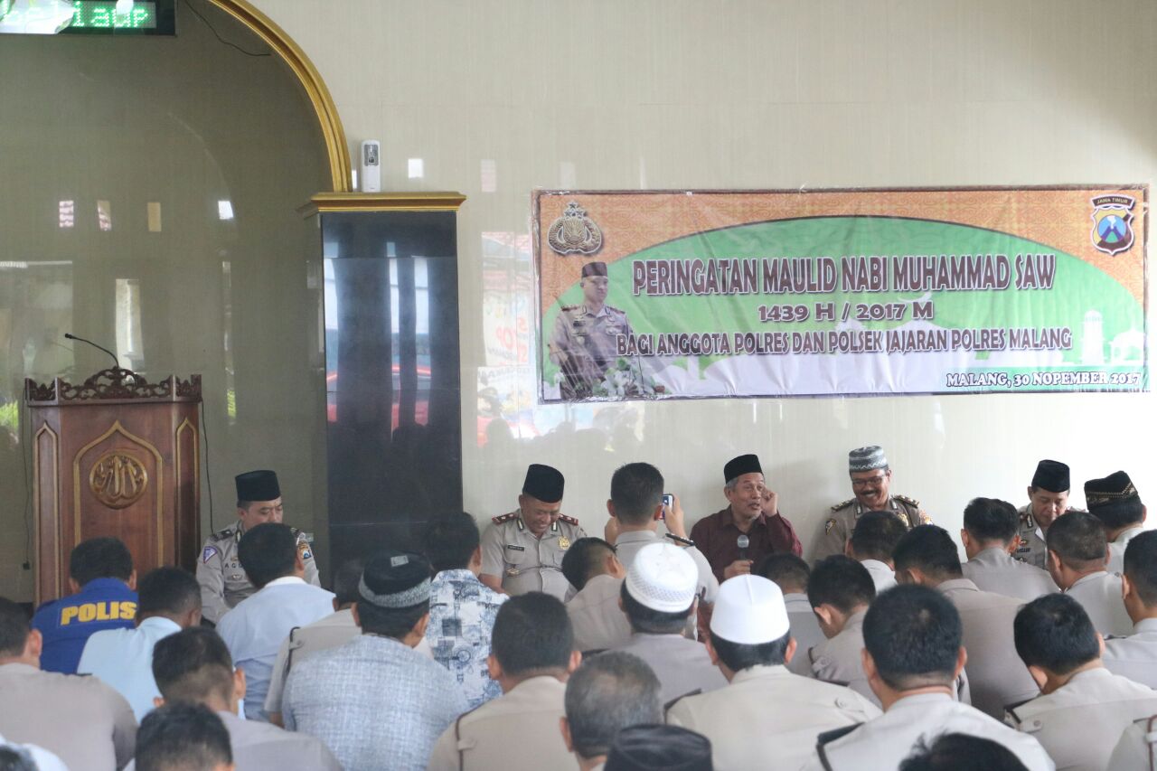Peringatan Maulid Nabi di Masjid Polres Malang Berjalan Khidmat.