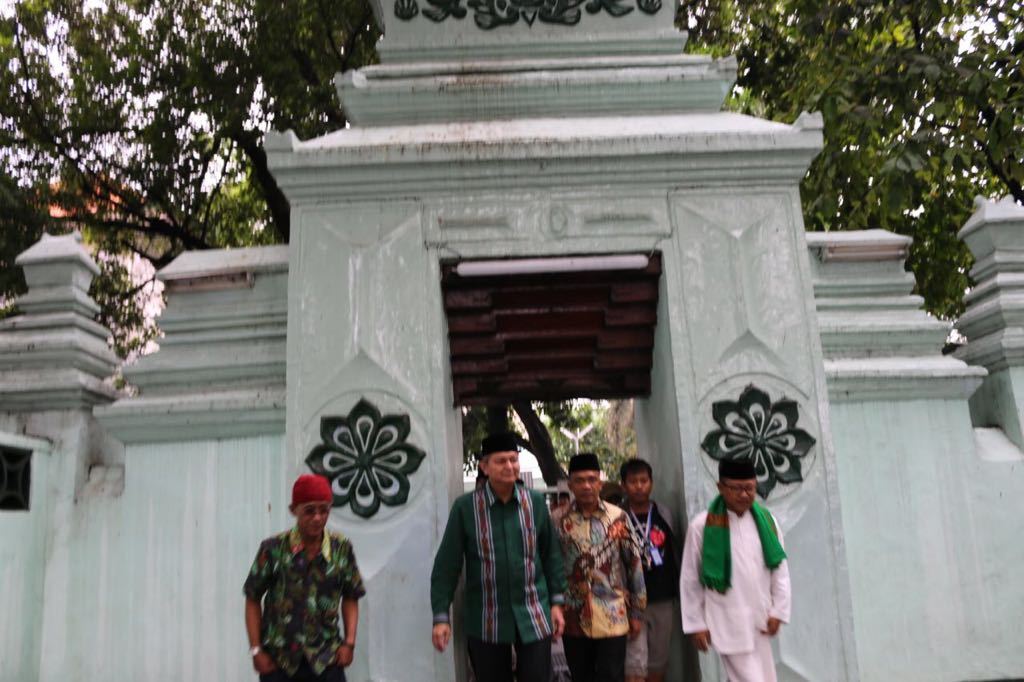Hari Pertama Bertugas, Kapolrestabes Surabaya Ziarah ke Makam Sunan Ampel. 
