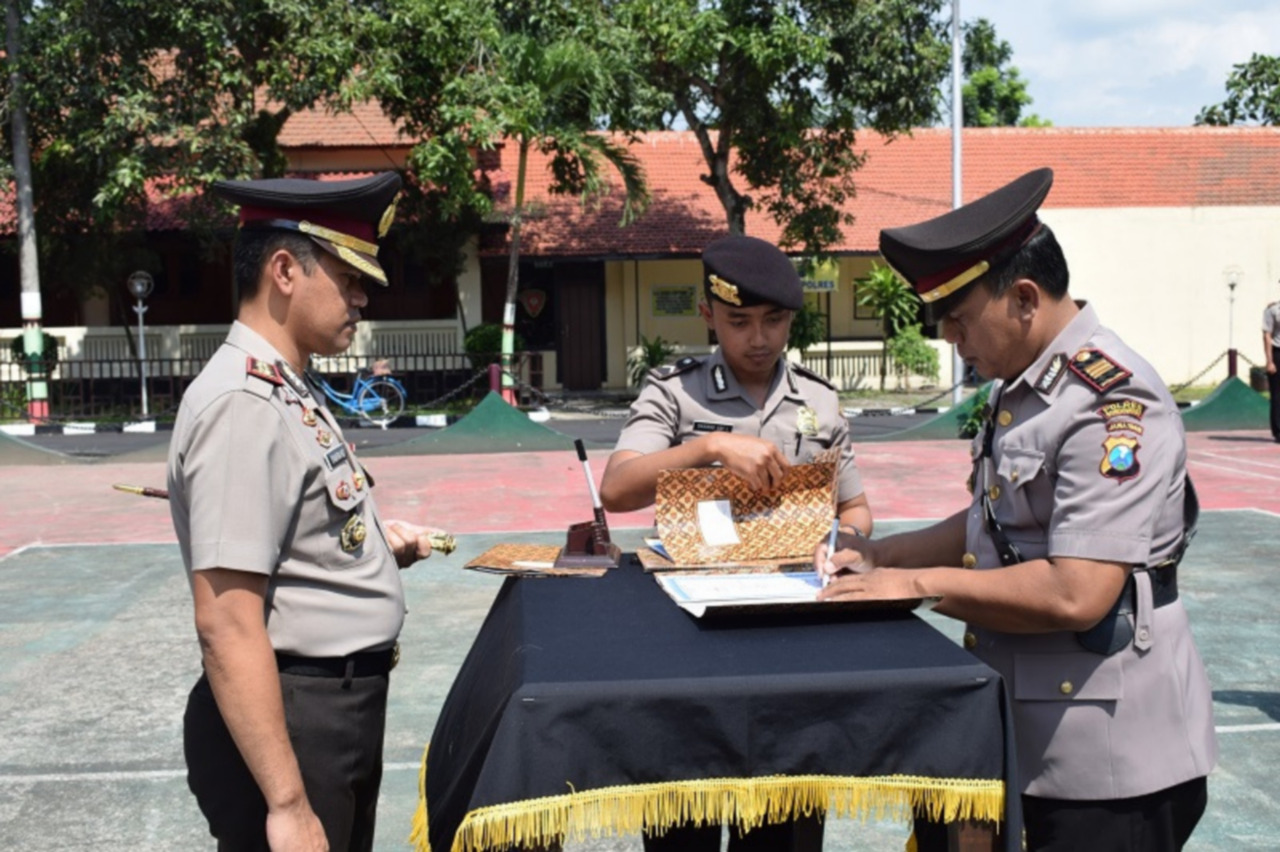 Kapolres Bondowoso Mutasi 7 Perwira