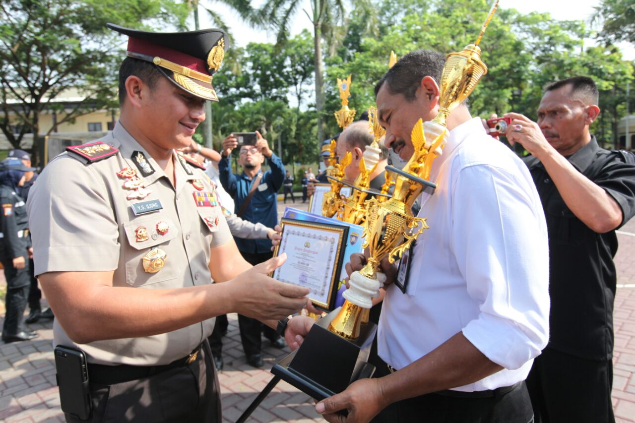 HUT Satpam ke 37, Kapolres Malang Beri Penghargaan Pada Satpam Berprestasi