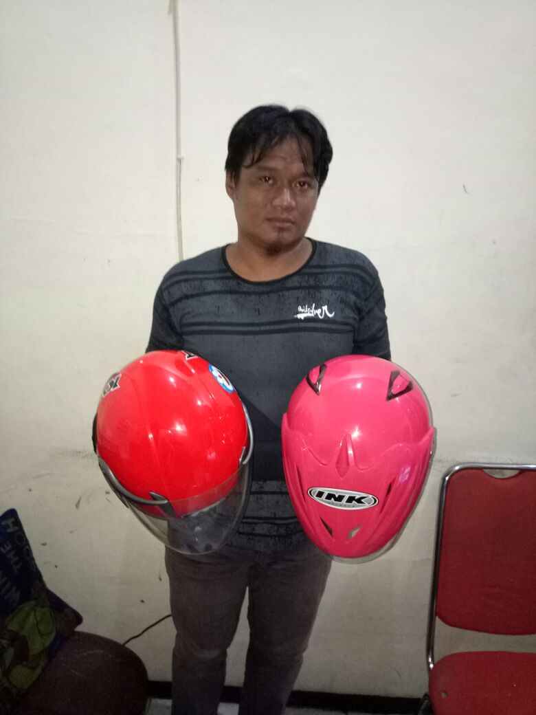 Kepergok Curi Helm di Royal Plaza Arek Gundih di Bekuk.