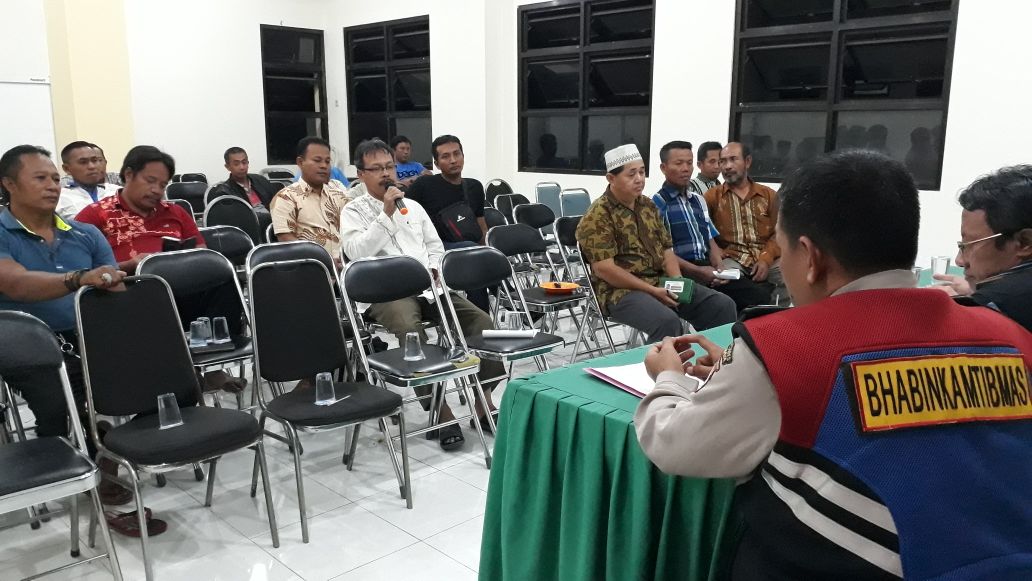 Tanah Golongan di Serobot, Puluhan Warga Jeruk Luruk Kantor Kecamatan Lakarsantri.