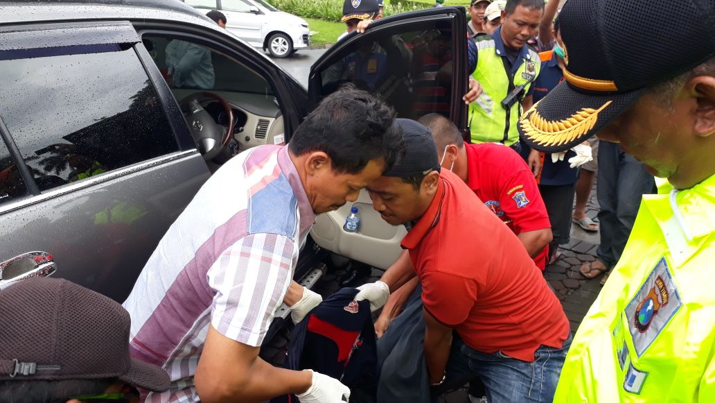 Sopir Perusahaan Tewas Saat Antar Penumpang.