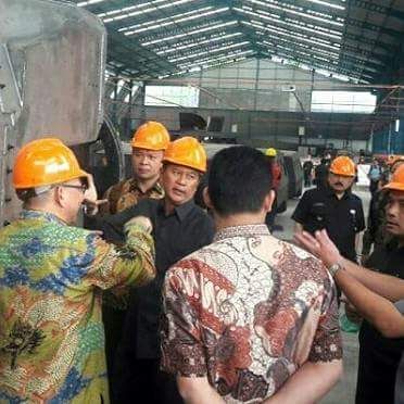 Sekjend Kemhan Tinjau Kendaraan Khusus Paskhas, di PT Karya Tugas.