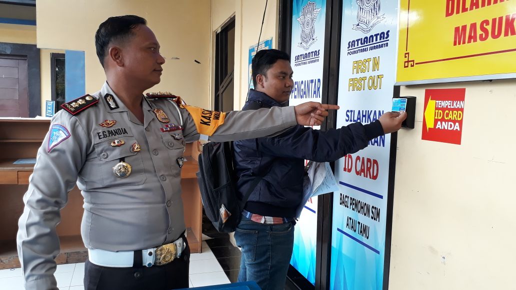 Pelayanan SIM Harus Lebih Baik, Hanya Pemohon Yang Boleh Masuk.