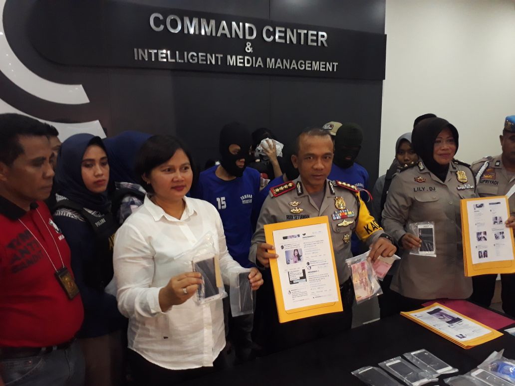 Bongkar Prostitusi Online, 4 Mucikari dan 8 PSK Cilik Diamankan Polrestabes Surabaya.