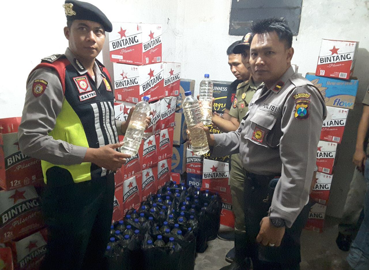 Arak Oplosan Wilayah Donowati Surabaya, di Grebek Polisi.