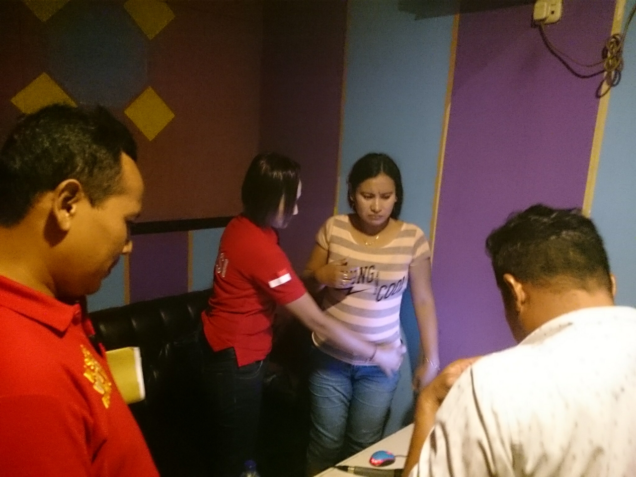 Satreskoba Polres Pasuruan Razia Rumah Karaoke.
