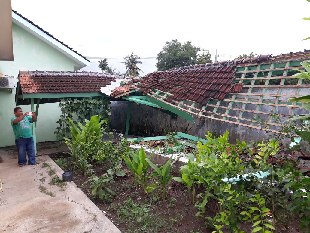 Jalur Evakuasi Puskesmas Arjasa Situbondo Ambruk,