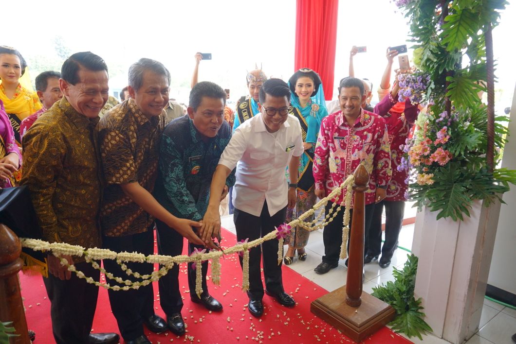 Anggota DPR RI Misbakhun, Resmikan Rusunawa Sekargadung.