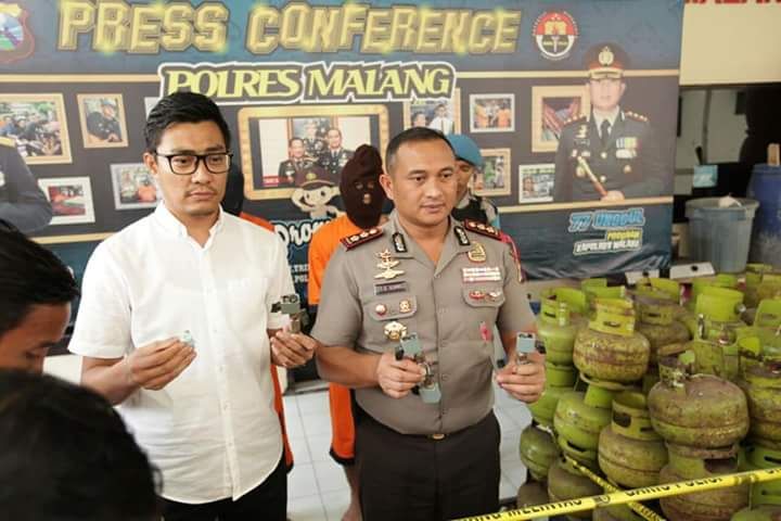 Polres Malang Bekuk Penyuntik LPG 3 Kg ke 12 Kg.