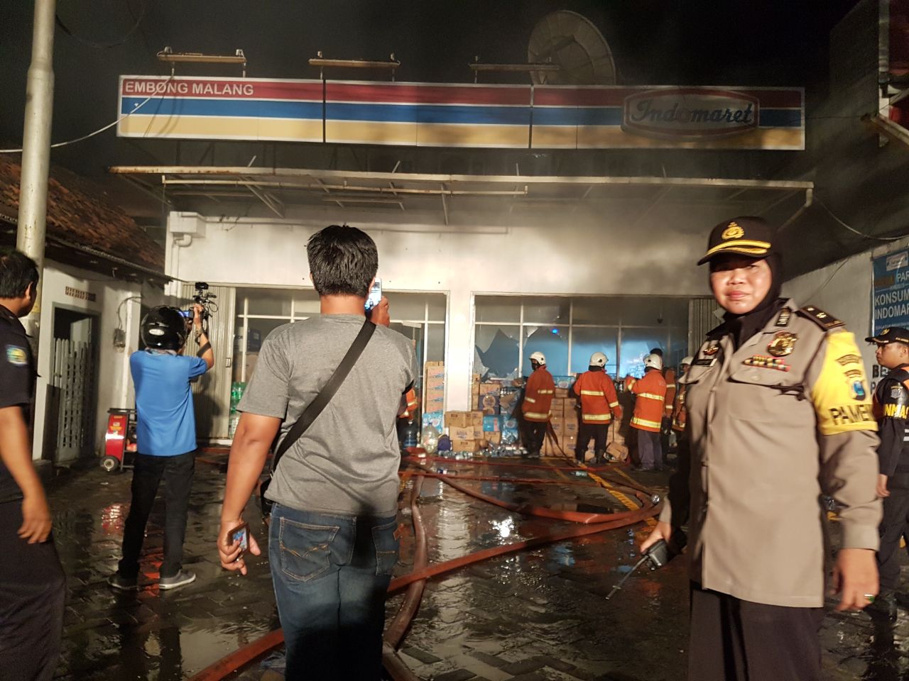 Indomaret Embong Malang Terbakar