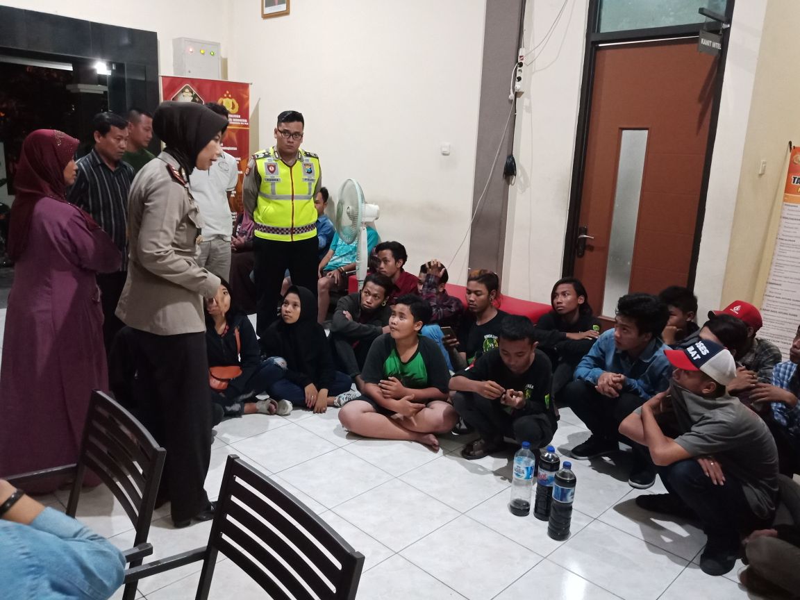 Kedapatan Minum Miras, 18 Bonek Bonita Diamankan Petugas Polsek Rungkut.