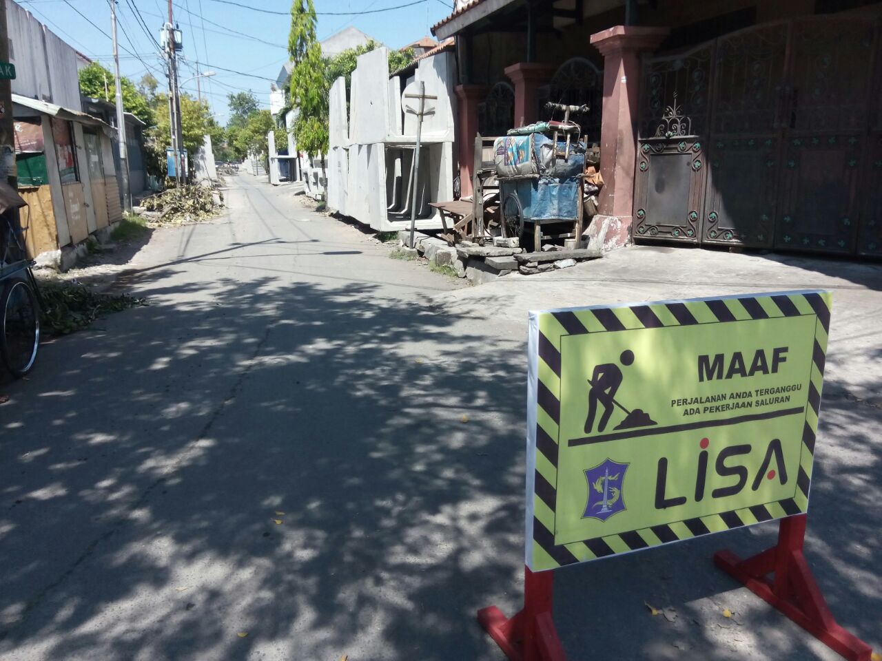 Alek G: Pengerukan Saluran Jalan Salak, Banyak Manfaatnya Dari Mudharotnya.