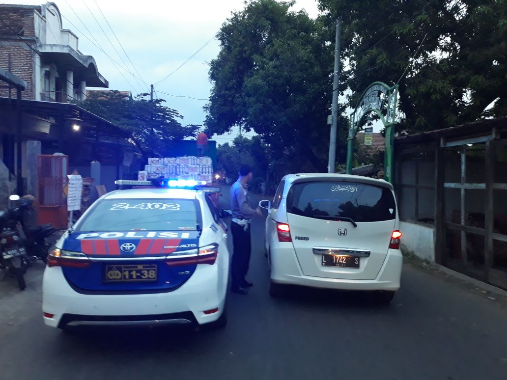 Respon Cepat Kasat Lantas Polresta Pasuruan, Terkait Keluhan Warga Truck Biang Kemacetan.