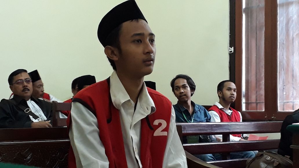Tergiur Imbalan Rp. 100.000,- Kurir Sabu Ini Disidangkan.