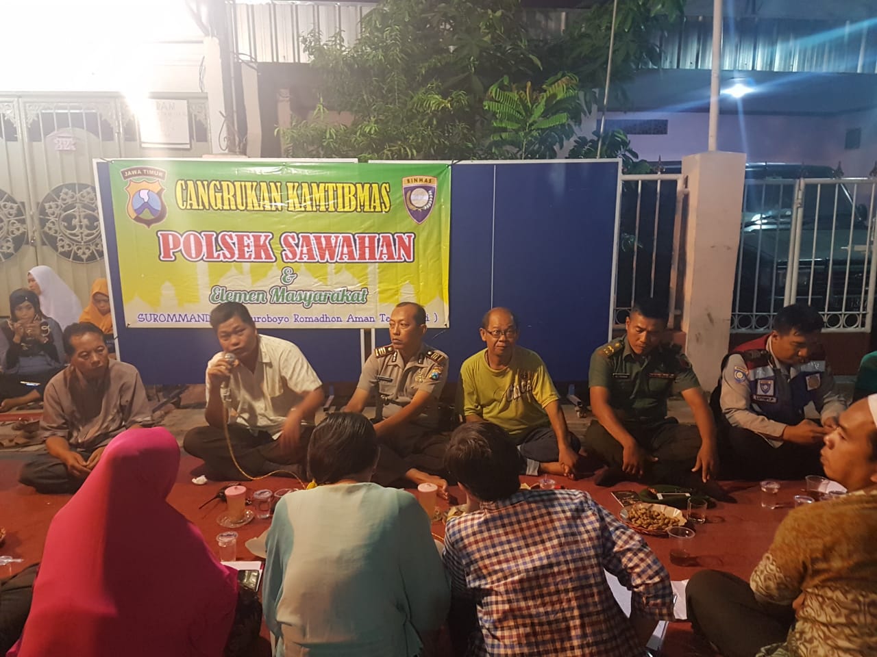 Antisipasi Radikalisme dan Kebakaran, Wakapolsek Sawahan Cangkruk an di Kupang Krajan.