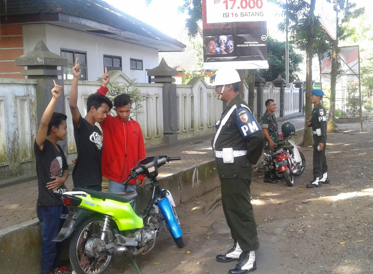 Pakai Motor Protolan Tanpa Helm, 3 Pelajar Terjaring Operasi Gaktib Polisi Militer Bondowoso