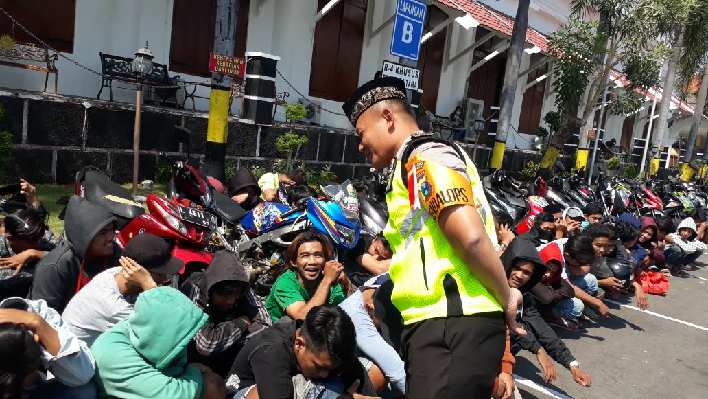 Satlantas Polrestabes Surabaya, Amankan 27 Sepeda Motor 43 Pembalap Liar.