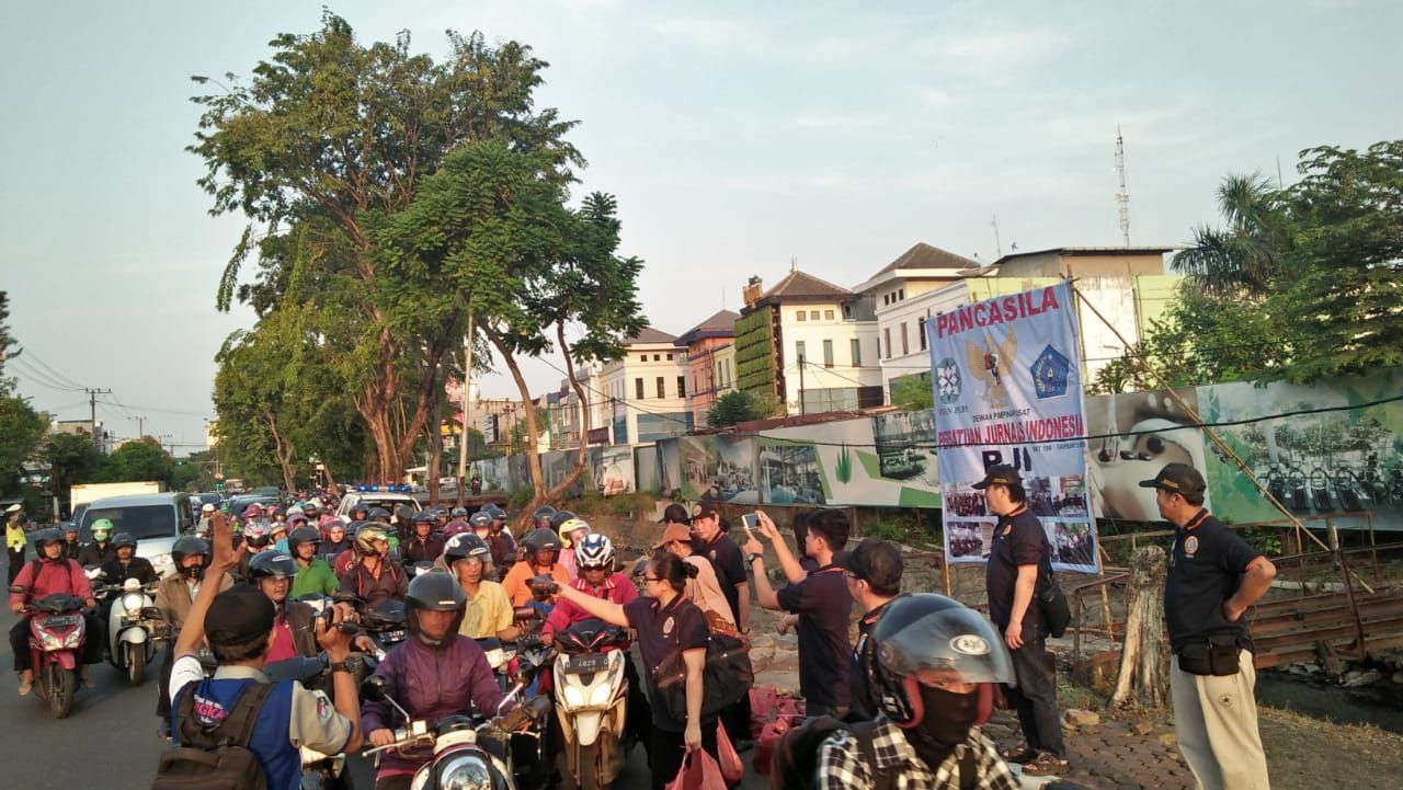 Tak Mau Ketinggalan, Persatuan Jurnalis Indonesia Berbagi Takjil