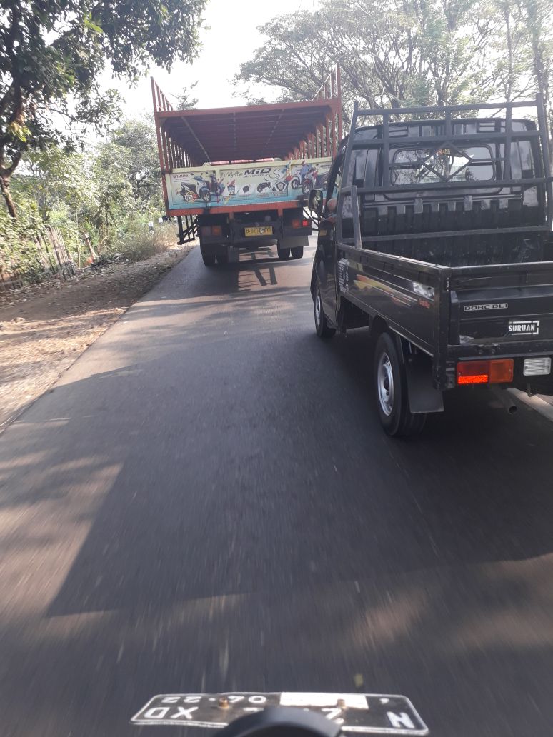 H-3 Lebaran, Truck Besar Masih Nekat Melintas di Pandaan.