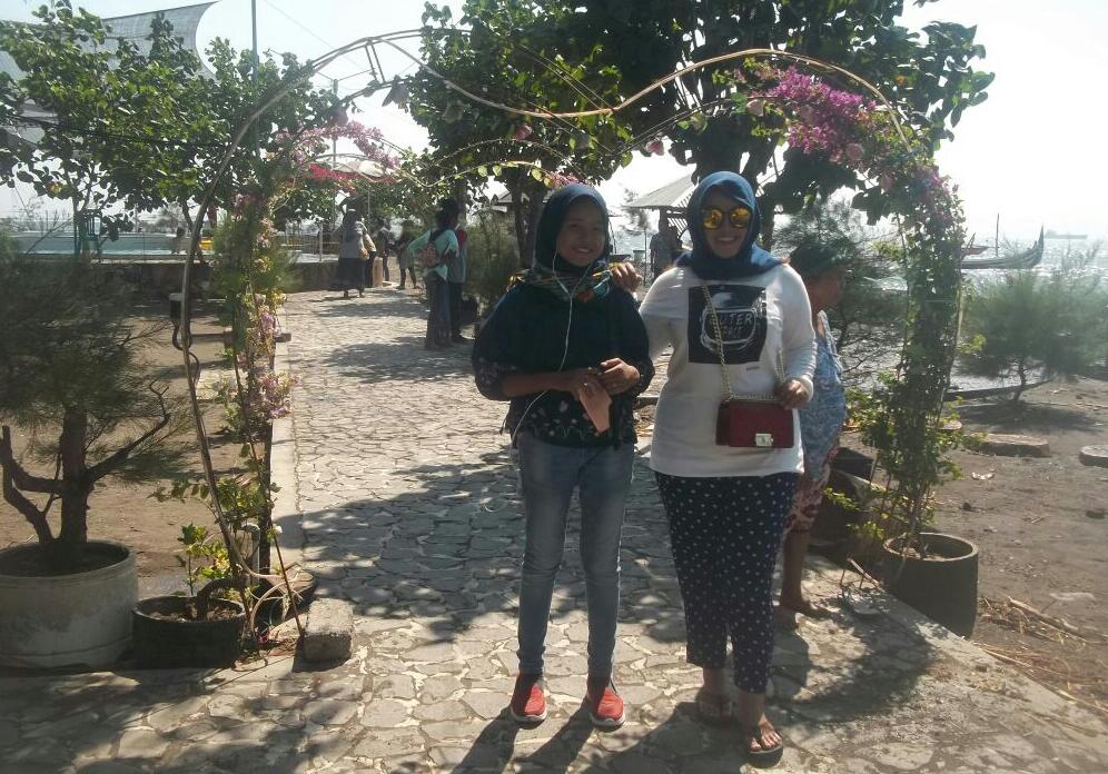 Obyek Wisata Pantai Grand Pathek, Dipadati Pengunjung.