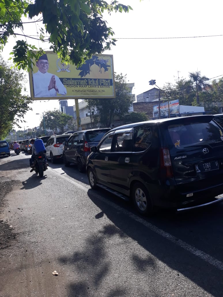 Dampak Penutupan Tol Pasuruan, Jalan Arteri Padat Merayap.