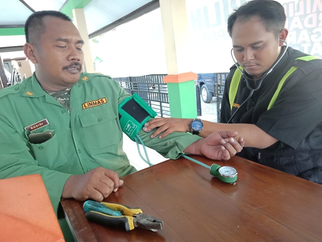 Pasca Perhitungan Suara, Petugas Pos Pam TPS di Periksa Kesehatannya.
