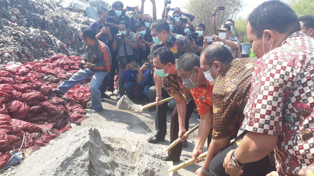 Satgas Pangan Polda Jatim, Musnahkan 70 Ton Bawang Bombai Ilegal Asal India.
