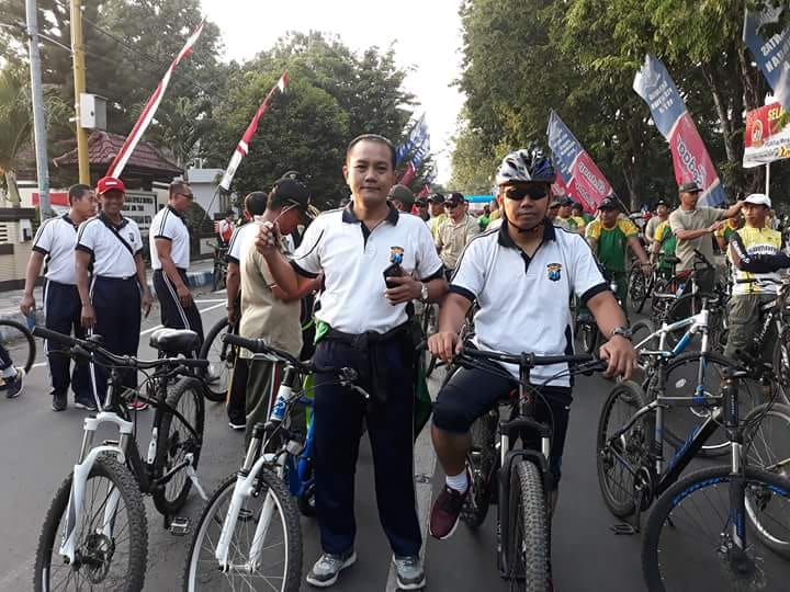 Peringati HUT Bayangkara ke 72, Polresta Pasuruan Gelar Olah Raga Bareng TNI