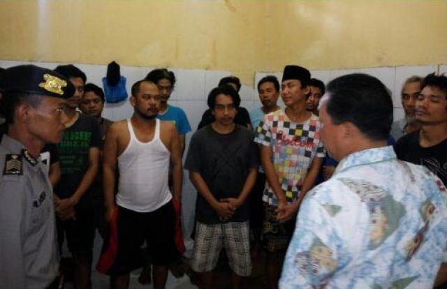Antisipasi Barang Terlarang Masuk, Polsek Asemrowo Cek Rutin Tahanan.