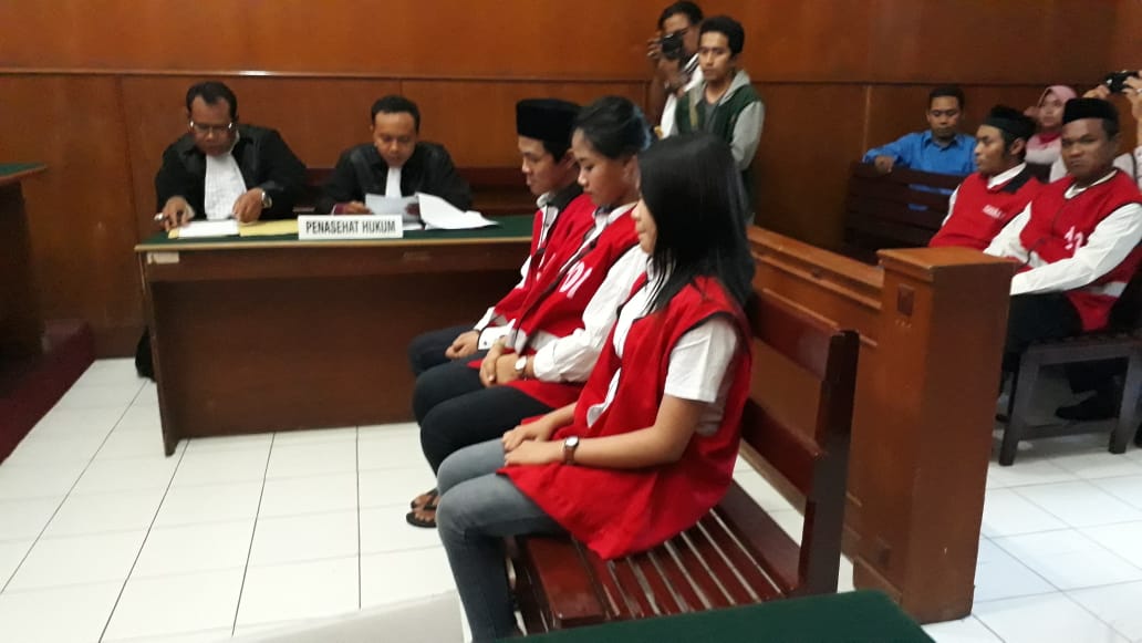 Hendak Pesta Sabu Keburu Ketangkap, 2 Cewek 1 Cowok di Hukum 4,6 Tahun.