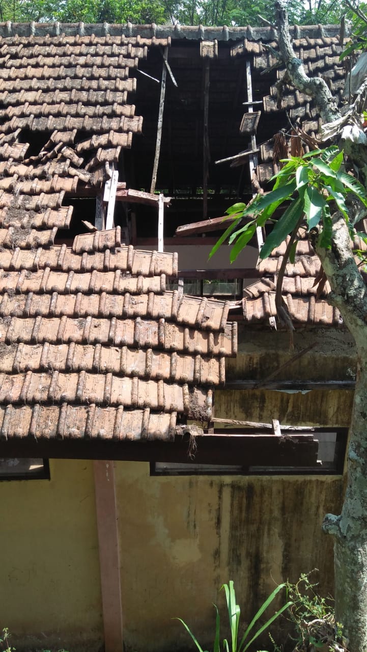 Gedung SDN 2 Petung Ambruk, Dinas Pendidikan Bondowoso Tutup Mata.