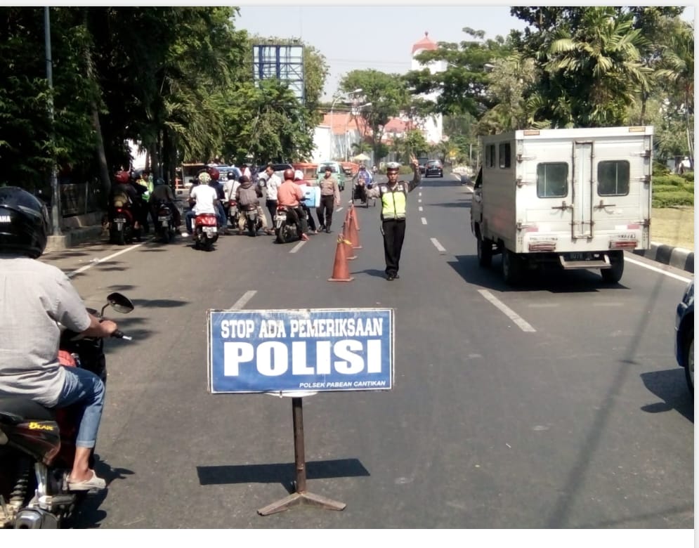 Polsek Pabean Cantikan Tindak Pelanggar Tak Memiliki SIM.