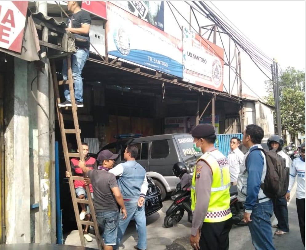 Polsek Krembangan Buru Pelaku Pembobol Toko Bangunan.