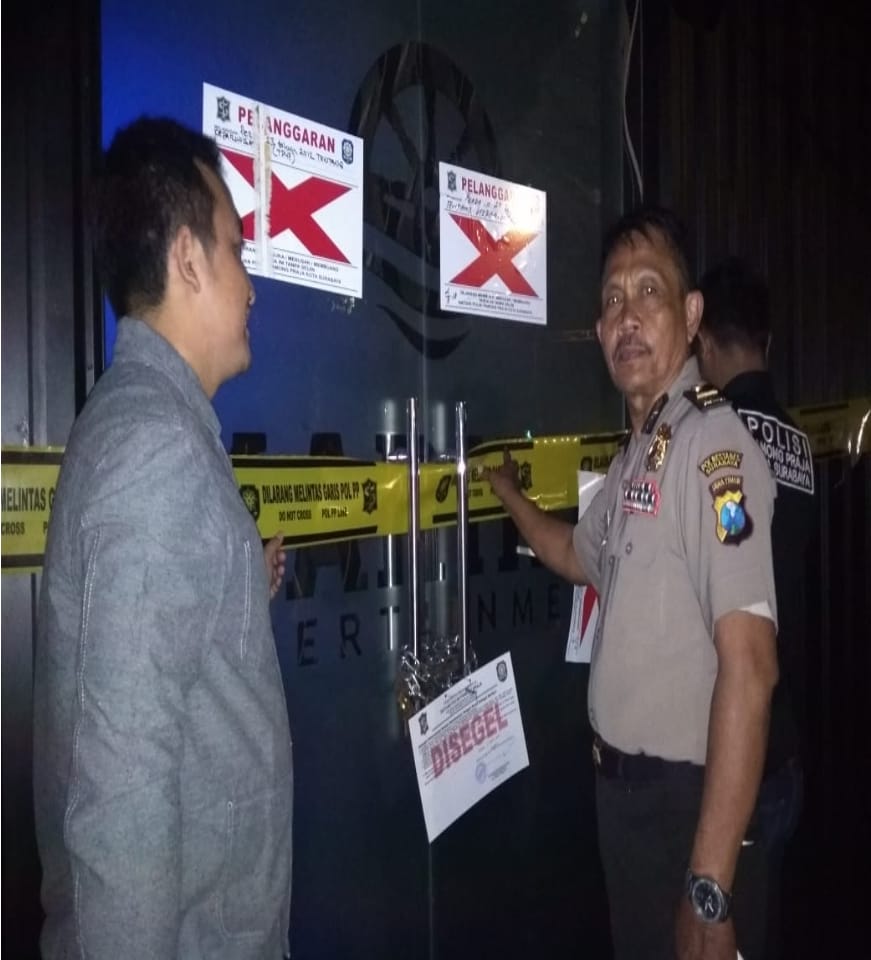 Kabag Ops Polres Tanjung Perak, Pimpin Pengamanan Penutupan Cafe Marina.