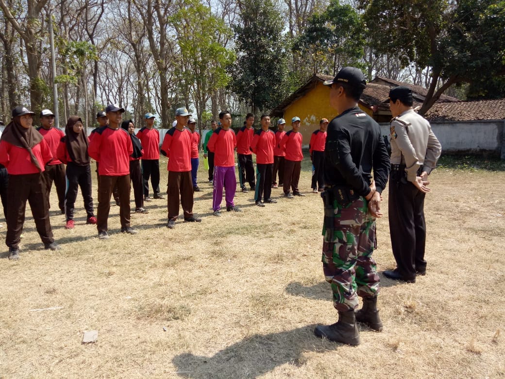 Jelang Upacara HUT RI ke 73, Kapolsek Klabang Pimpin Langsung Latihan Paskibraka.