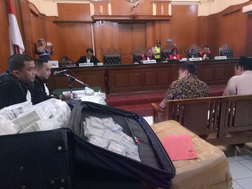 Kanjeng Dimas Berbelit, Tak Bisa Sebutkan Uang Yang Diterimanya.