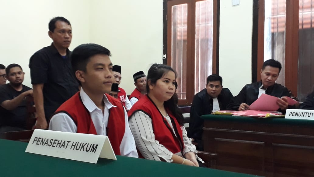 Muda Mudi Suka Ngineks Ini Didampingi LBH Lacak, Saat di Persidangan 