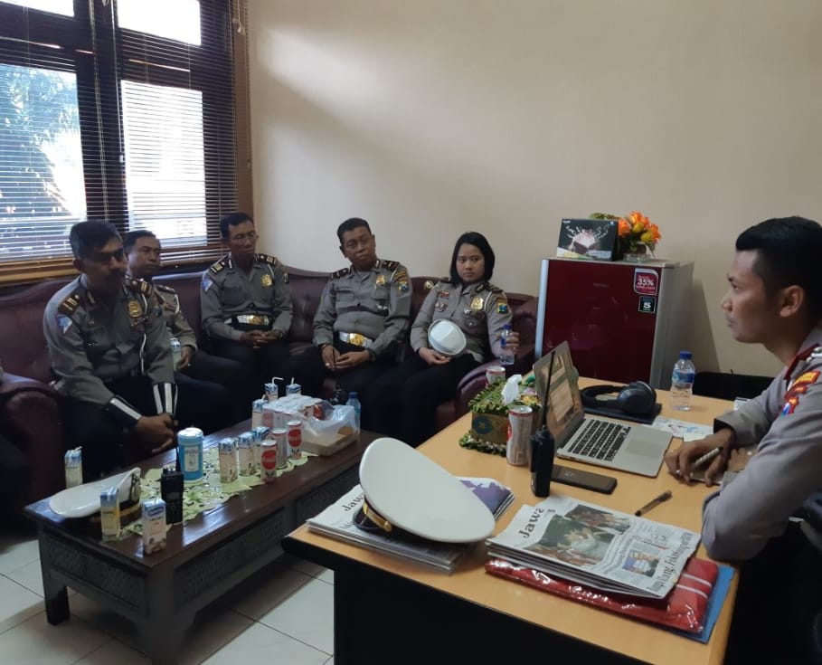 Kasat Lantas Polres Tanjung Perak, Bekali Teknik Urai Kemacetan Pada Anggotanya.