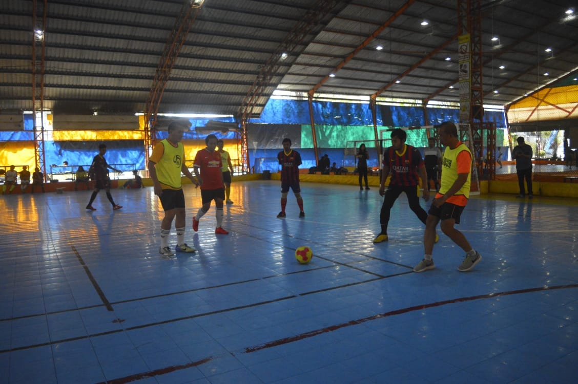Bina Sinergitas Dengan Wartawan, Polrestabes Surabaya Gelar Futsal Persahabatan.