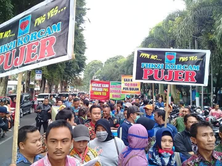 Ratusan Guru Honorer K2 Unras, Tolak Permenpan RB No. 36/37/2018 Dan Perda No. 6/2009.