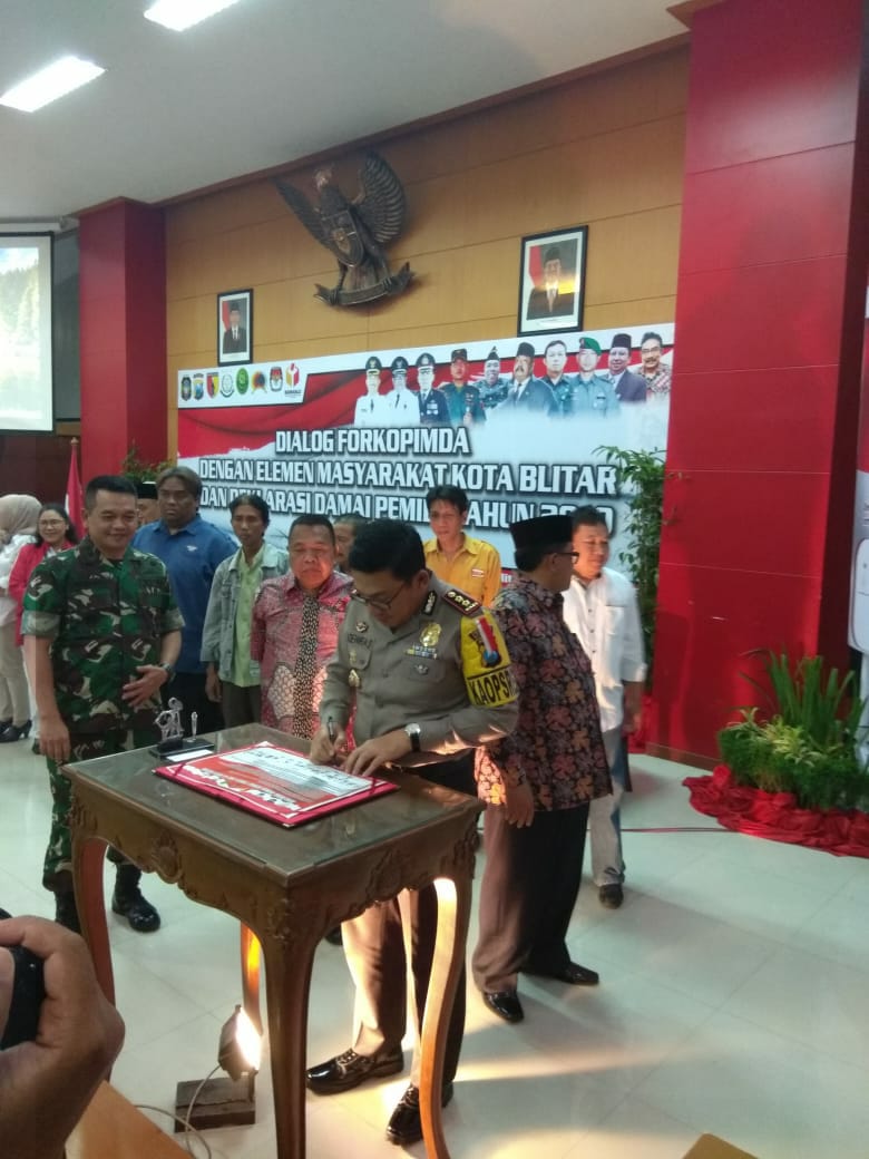 16 Parpol dan Timses Blitar, Tandatangani Pemilu Damai
