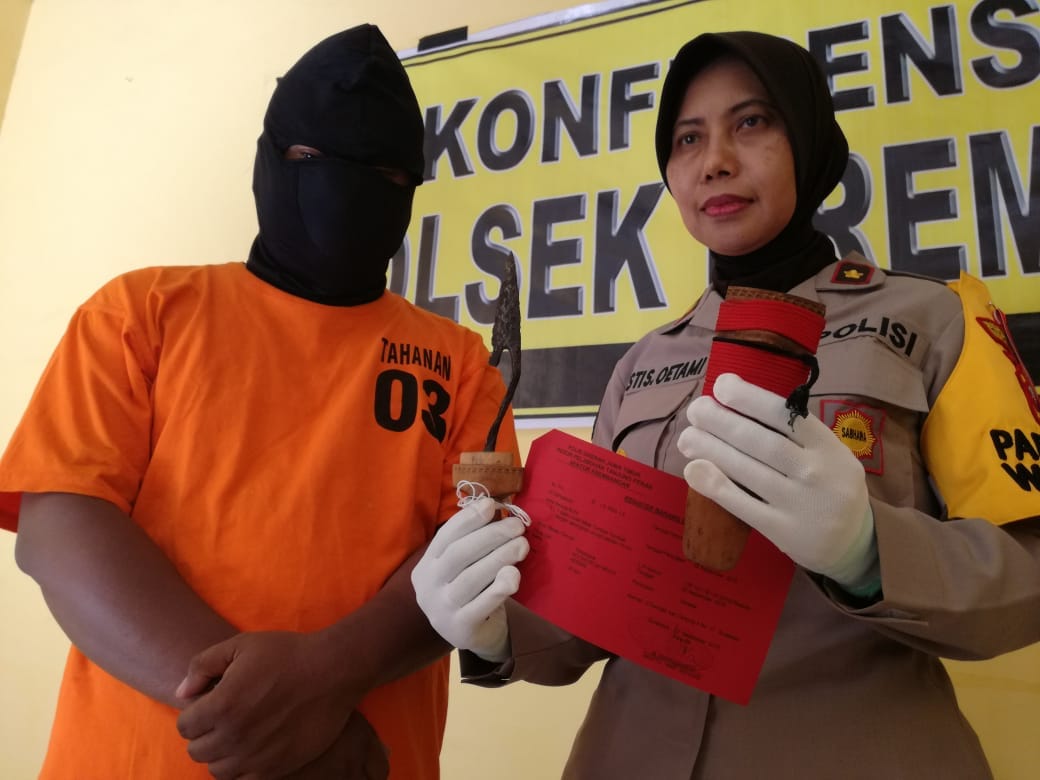 Teguran Tak Dihiraukan, David Sodok Mata VK Pakai Sarung Tombak.