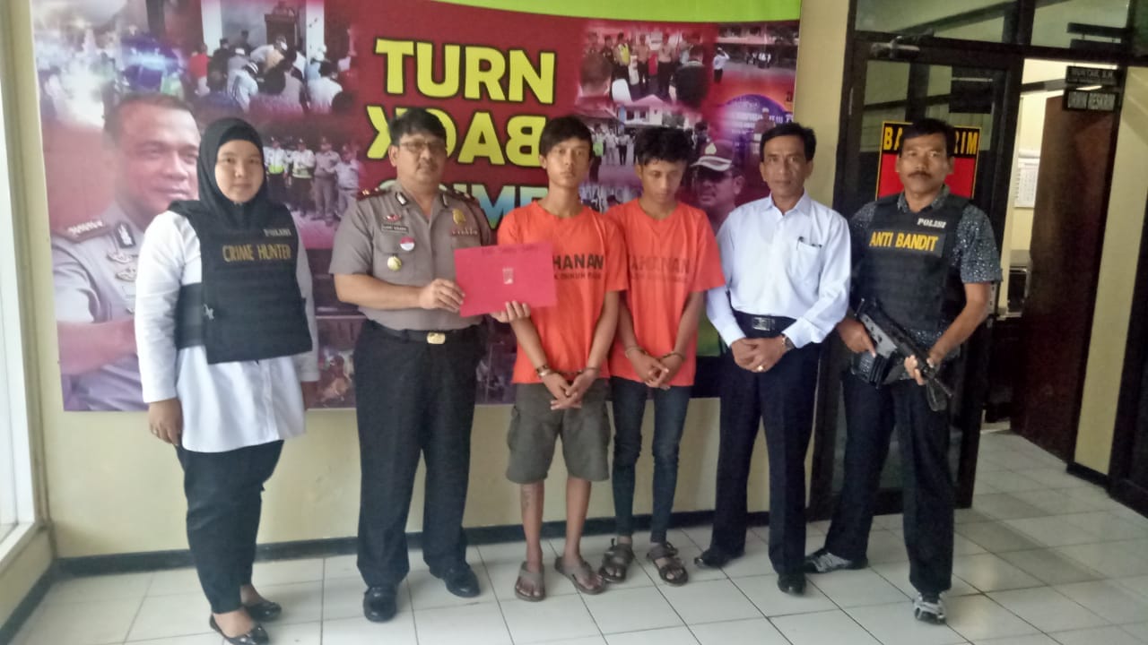 Kantongi Sabu, 2 Sahabat Asal Simo Gunung Barat, Terciduk Polsek Dukuh Pakis.
