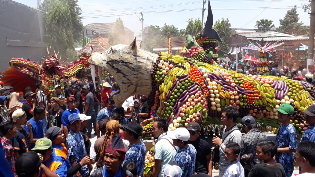 RW 04 Sambikerep Surabaya, Gelar Gunungan Sedekah Bumi.