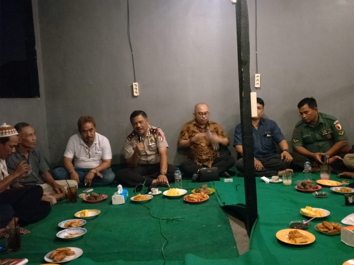 3 Pilar Kecamatan Sawahan, Cangkrukan Denga Warga Banyu Urib.